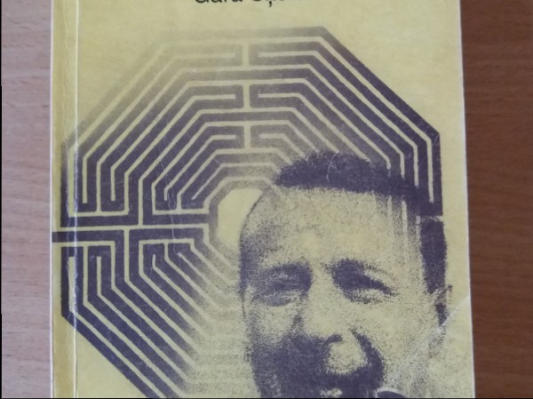 Megrē un līķis bez galvas. Garā Šķeista