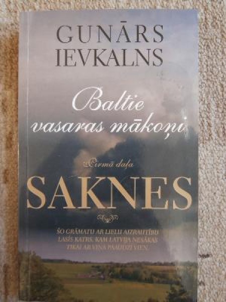 Baltie vasaras mākoņi