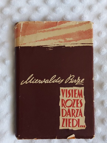 Visiem rozes dārzā ziedi...