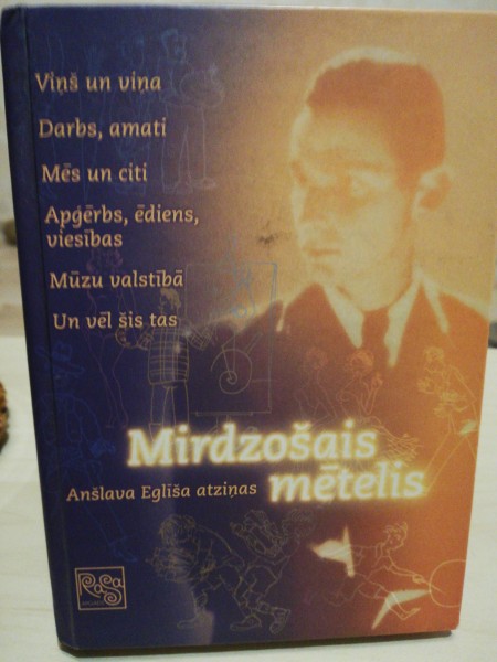 Mirdzošais mētelis
