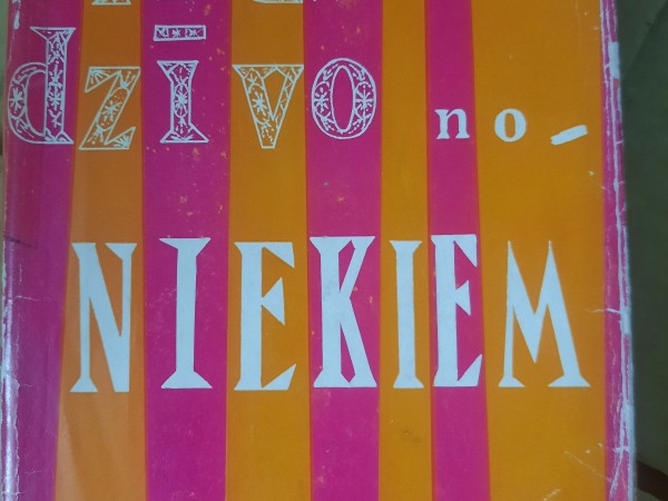 Sirds dzīvo no niekiem