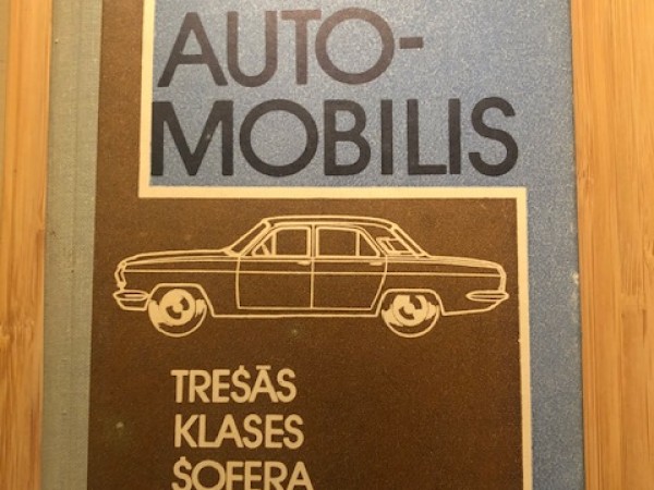 Trešās klases šoferu mācību grāmata