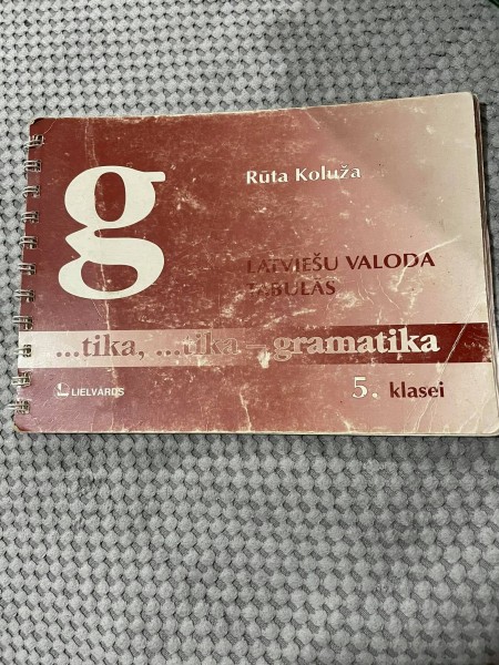 Latviešu valoda tabulās