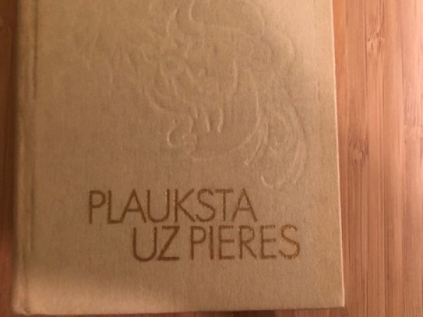 Plauksta uz pieres