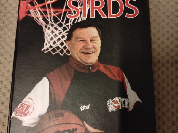 Sirds basketbola grozā