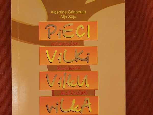 PIECI VILKI VILKU VILKA