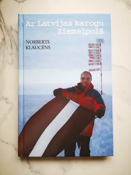 Ar Latvijas karogu Ziemeļpolā