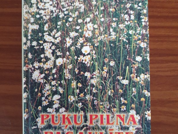 Puķu pilna pasaulīte