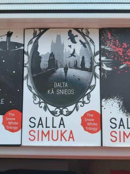 Sārta kā asinis, Melna kā ogle, Balta kā sniegs