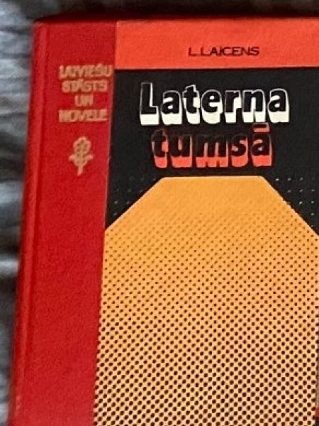 Laterna tumsā