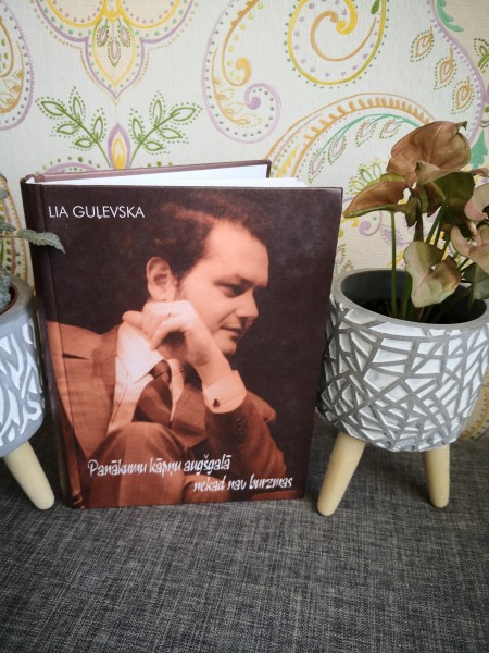 Panākumu kāpņu augšgalā nekad nav burzmas