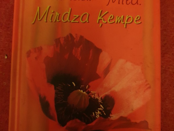 Kas paliek? vaicāju. Tu teici -Mīla.