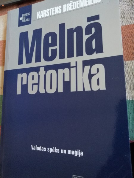 Melnā retorika. Valodas spēks un maģija