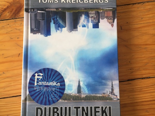 Dubultnieki uz citi stāsti