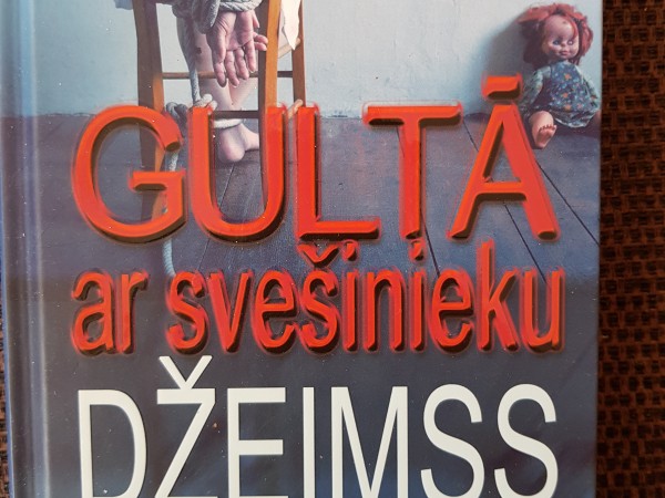 Gultā ar svešinieku