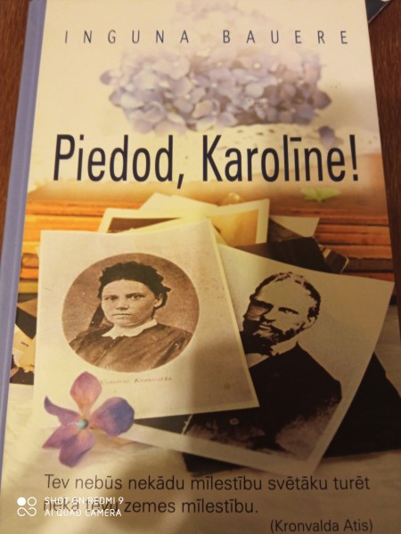 Piedod, Karolīne !