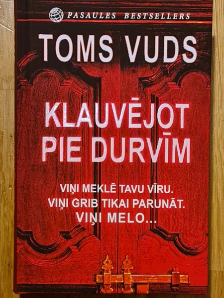 Klauvējot pie durvīm