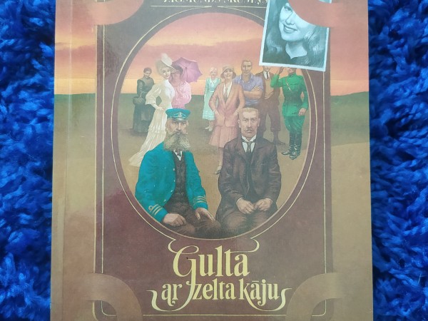 Gultā ar zelta kāju