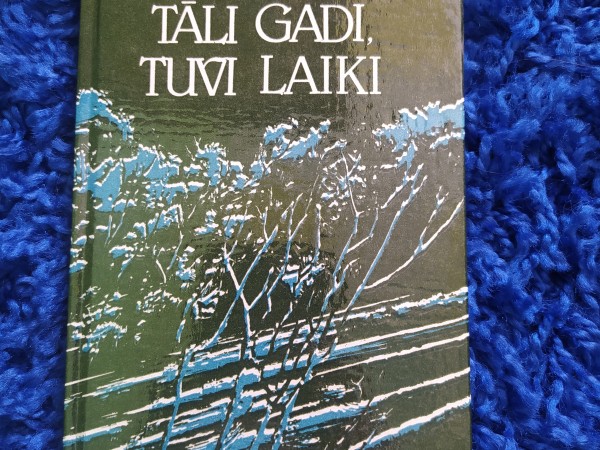Tāli gadi, tuvi laiki