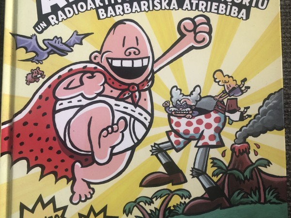 Supervaronis Kapteinis Apakšbiksis un radioaktīvo robo-bokseršortu barbariskā atriebība