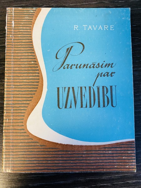 PARUNĀSIM PAR UZVEDĪBU