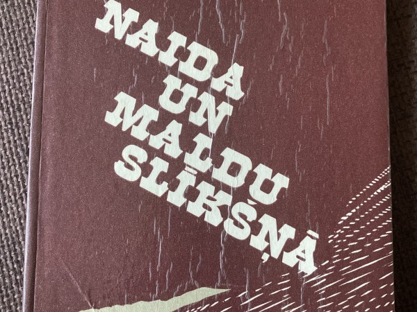 Naida un maldu slīkšņā
