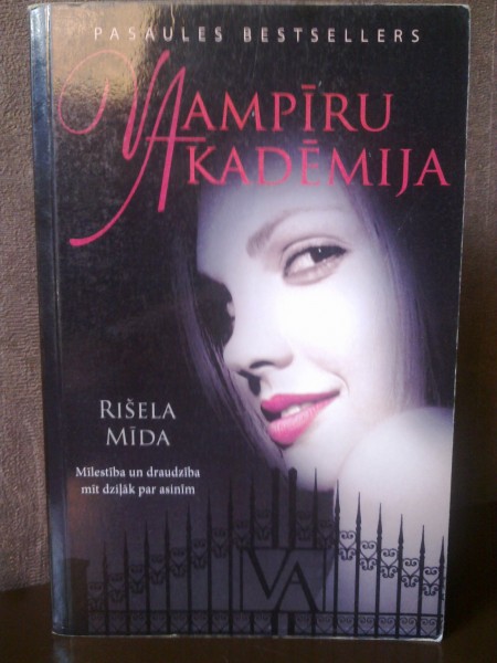 Vampīru akadēmija