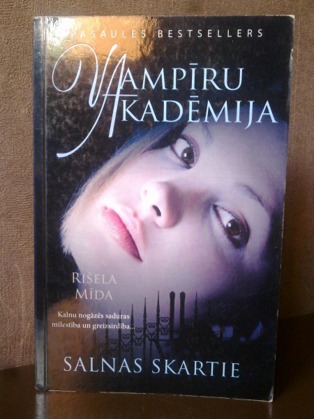 Vampīru akadēmija. Salnas skartie.