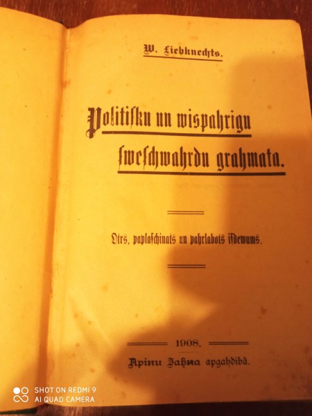 Politisku un vispārīgu svešvārdu grāmata