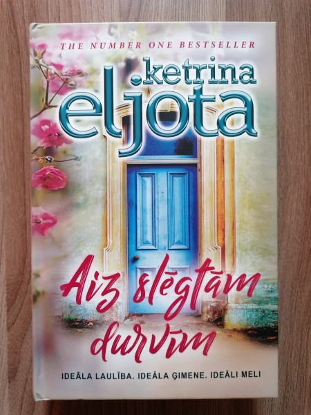 Aiz slēgtām durvīm