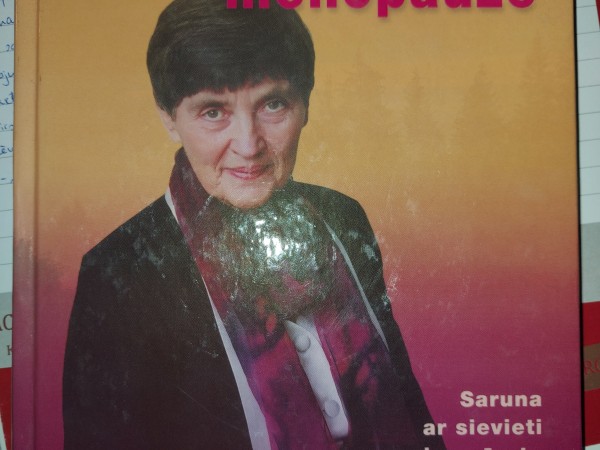 Sieviete un menopauze