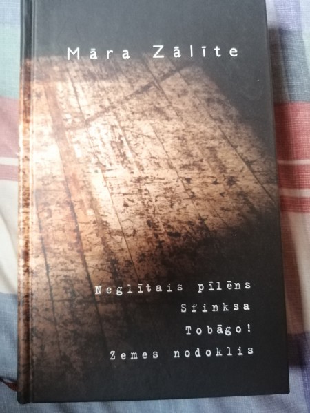 Neglītais pīlēns, Sfinksa, Tobāgo, Zemes nodoklis