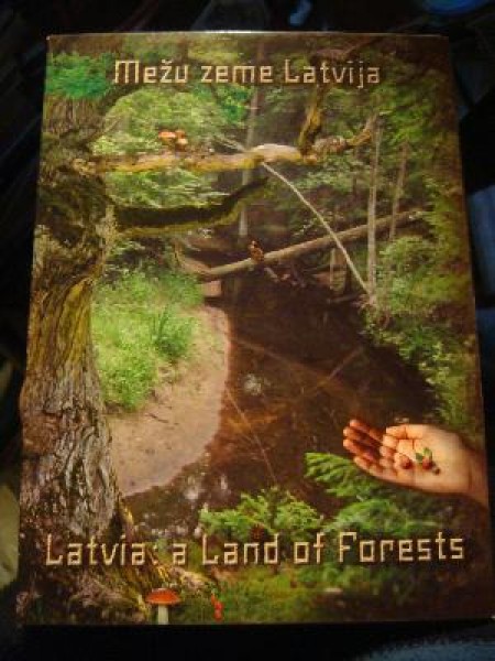 Dvd Mežu zeme Latvija + 9 Krāsainās Dabas pastkartes