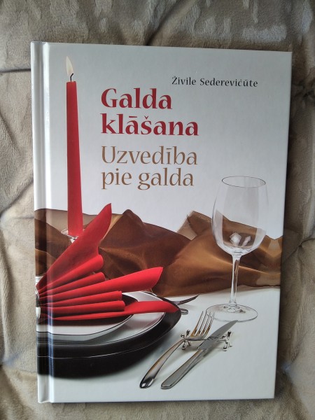 Galda klāšana, uzvedība pie galda