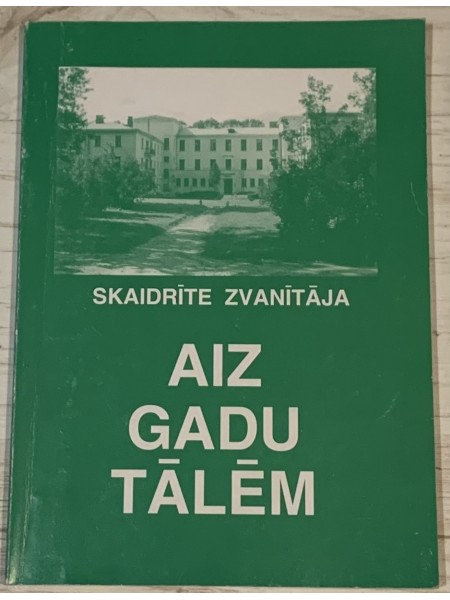 Aiz gadu tālēm
