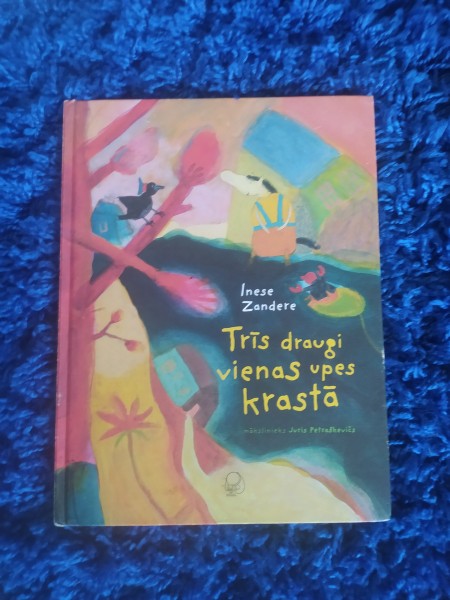 Trīs draugi vienas upes krastā