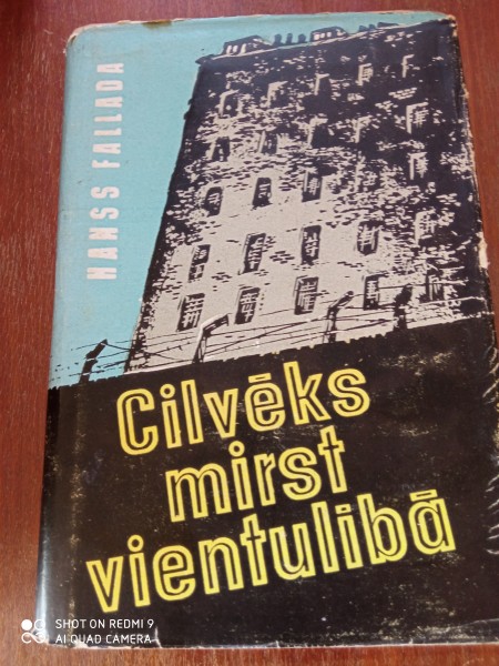 Cilvēks mirst vientulībā