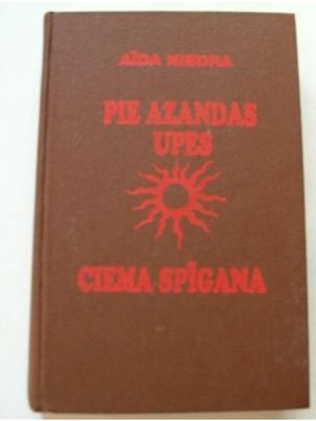 Pie Azandas upes. Ciema spīgana