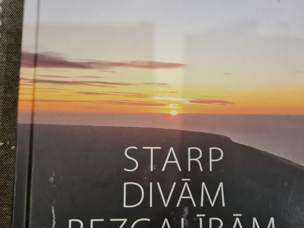 Starp divām  bezgalībām