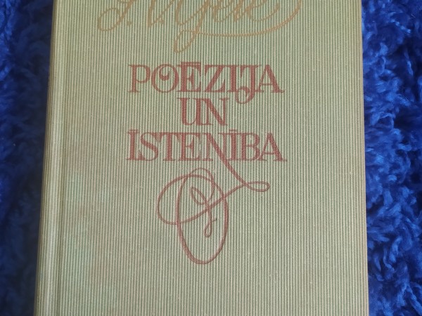 Poēzija un īstenība