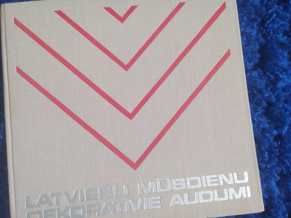 Latviešu mūsdienu dekoratīvie audumi