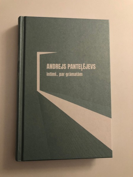 intīmi par grāmatām