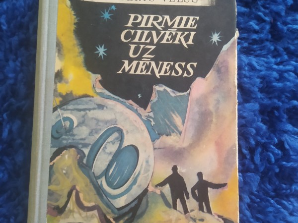 Pirmie cilvēki uz mēness