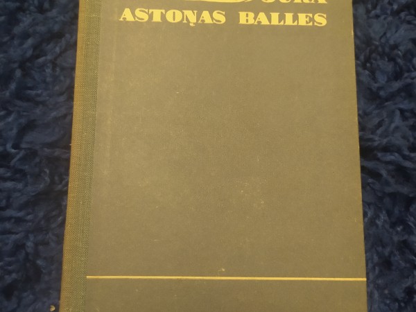 Jūrā astoņas balles