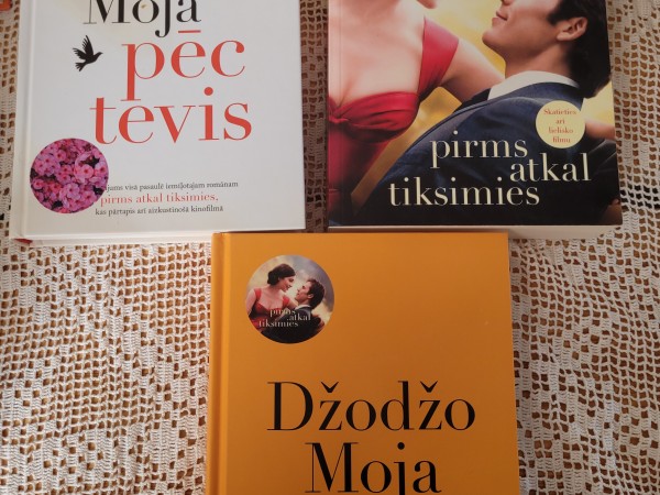 Pirms atkal tiekamies