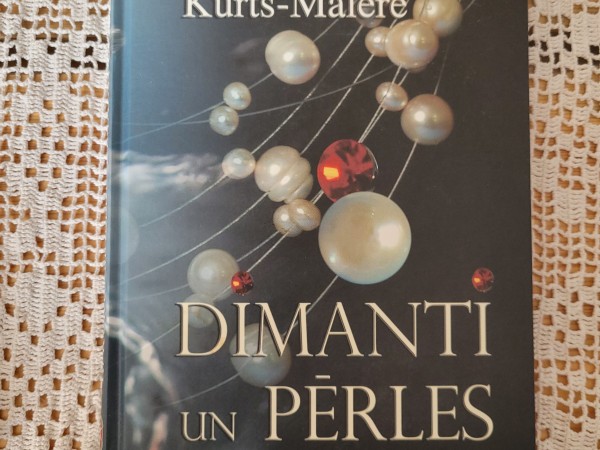 Dimanti un pērles