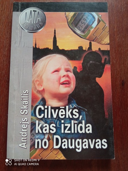 Cilvēks kas izlīda no Daugavas