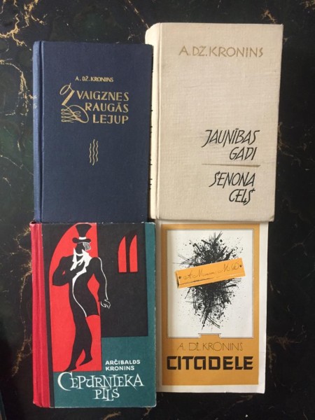 Kronins, grāmatu kolekcija 