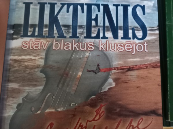 Liktenis stāv blakus klusēdams