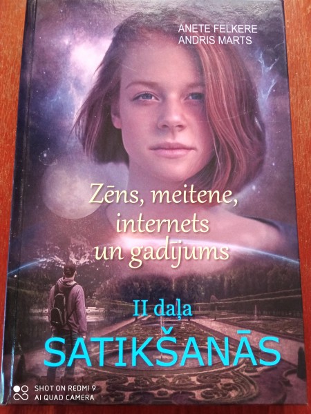 Zēns, meitene, internets un gadījums